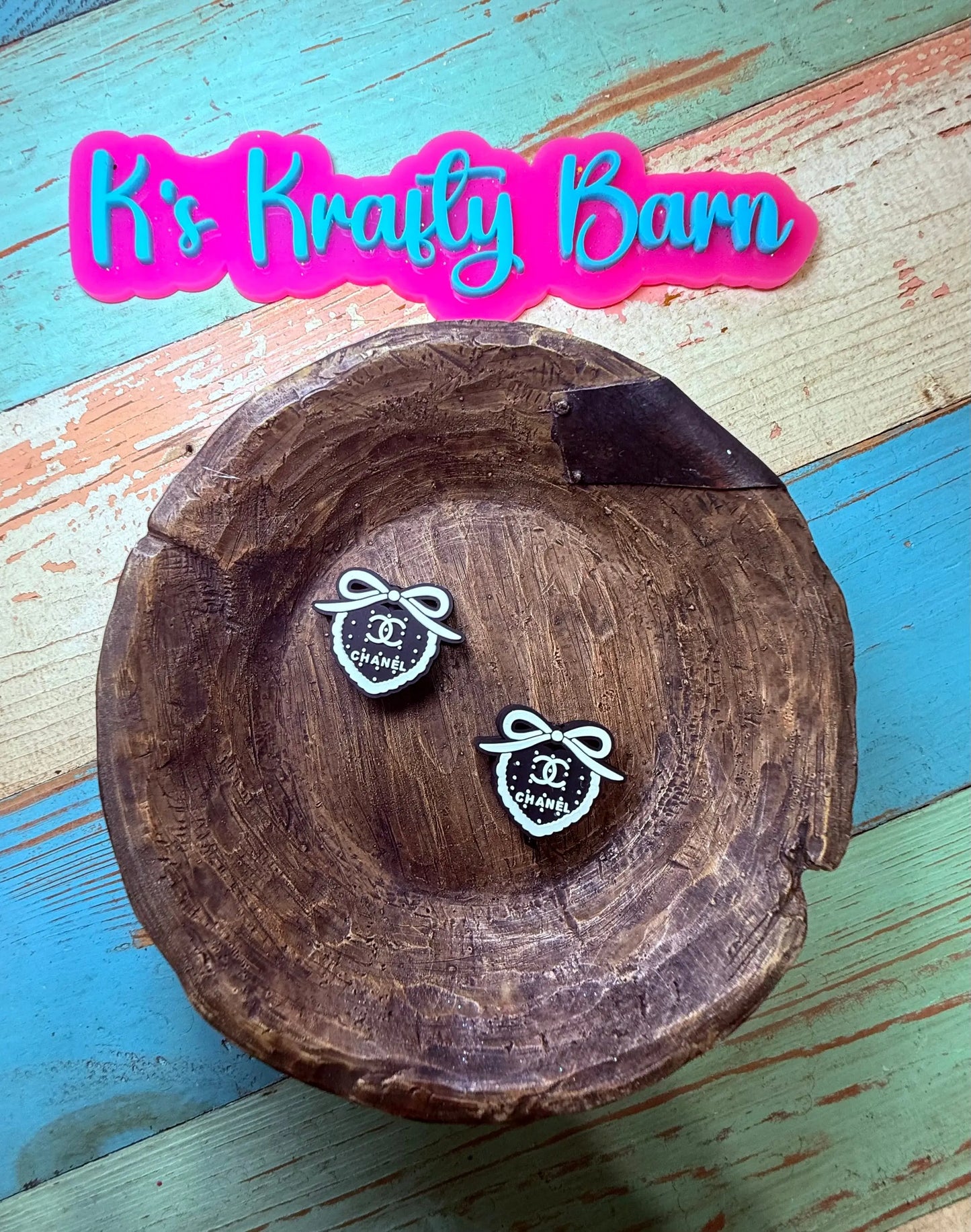 Silicone Focal Bead- Black and White Designer Bow K's Krafty Barn